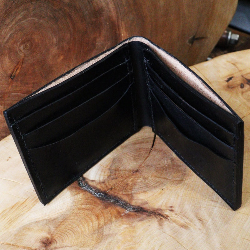 Quilted Card wallet in vegetable tanned leather, hand tooled.