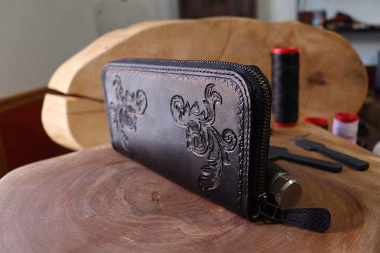 Porte feuille long ciselé noir et mauve