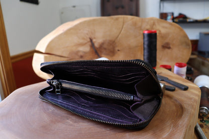 Porte feuille long ciselé noir et mauve